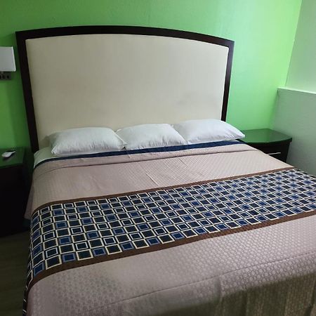 Value Inn & Suites サライナ エクステリア 写真