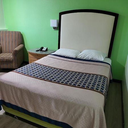 Value Inn & Suites サライナ エクステリア 写真