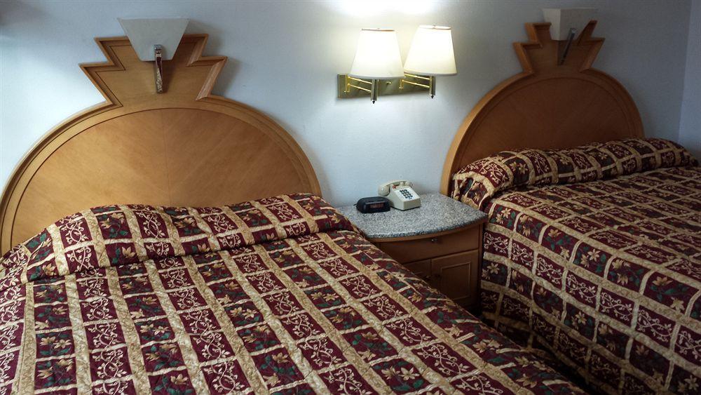 Value Inn & Suites サライナ エクステリア 写真