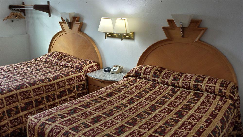 Value Inn & Suites サライナ エクステリア 写真
