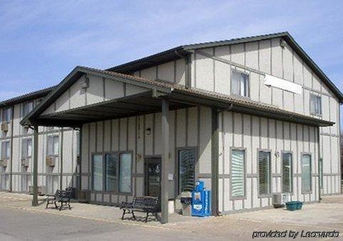 Value Inn & Suites サライナ エクステリア 写真