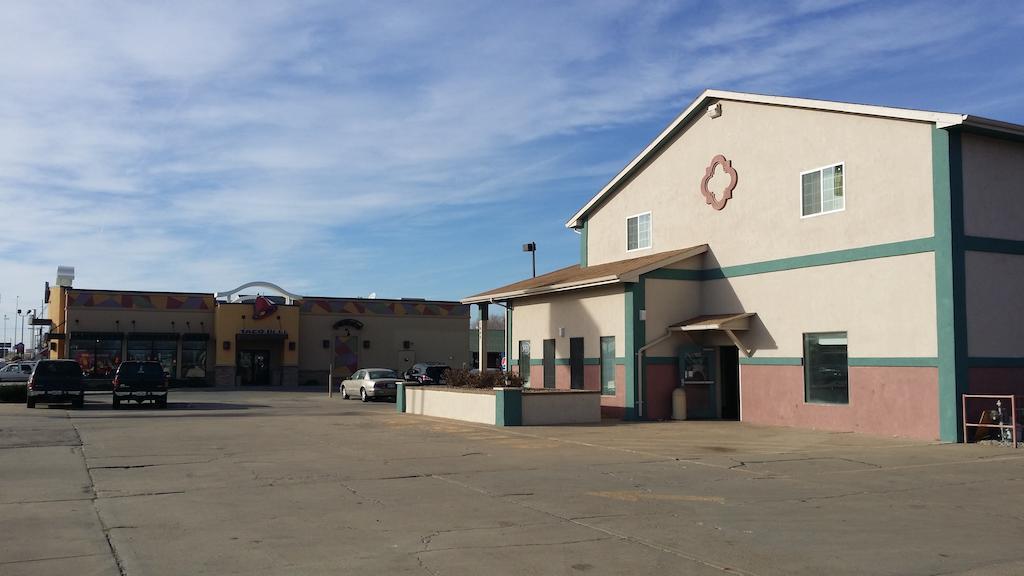 Value Inn & Suites サライナ エクステリア 写真