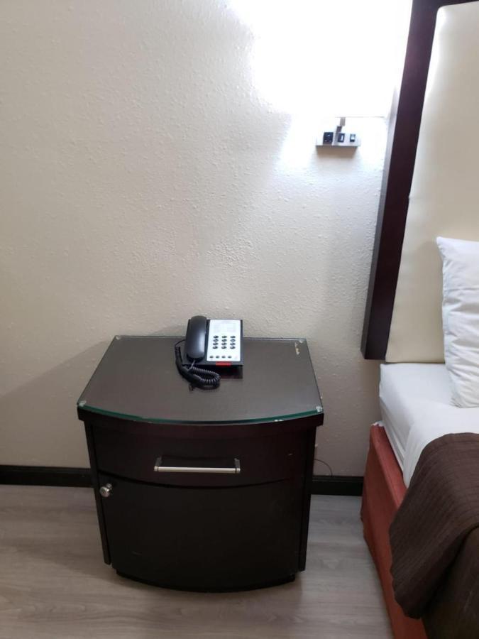 Value Inn & Suites サライナ エクステリア 写真