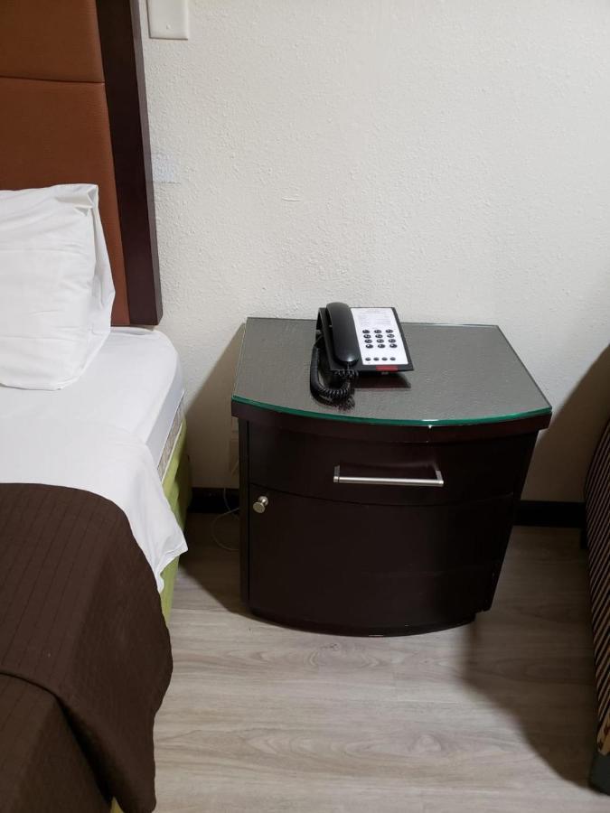 Value Inn & Suites サライナ エクステリア 写真
